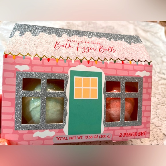 Bath fizz balls by Maison de Base, 2-piece set in gift box NWT - Picture 1 of 5
